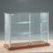 Kleine Aufsatzvitrine Glas T 25 x B 65 x H 50 cm - Tischvitrine Alu abschließbar - Holzunterbau Kirsche - Glasvitrine für Ausstellungen oder Messen - ohne Beleuchtung