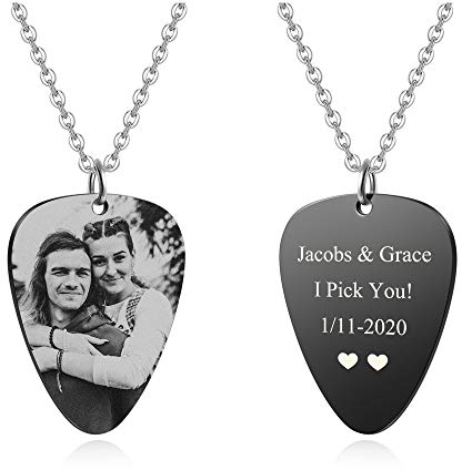 PiercingJak Plektrum Anhänger mit Gravur Foto und Wunschtext Edelstahl Halskette Plektron Elektrische Gitarre Gitarrenplektren Musiker Punk Schmuck Personalisierte Geschenk für Herren Damen, Schwarz