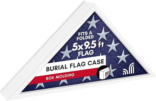 Americanflat Vitrina Grande para Bandera de entierro en Color Blanco, se Adapta a una Bandera plegada de 5 x 9.5 Pulgadas, Vitrina de Bandera Militar, Soporte de Bandera Triangular con Soporte de