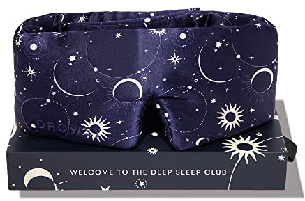 DROWSY Silk Schlafmaske. Ein gepolsterter Seidenkokon, der sich an das Gesicht anschmiegt und für luxuriösen Schlaf in völliger Dunkelheit sorgt. (Cosmic Energy)