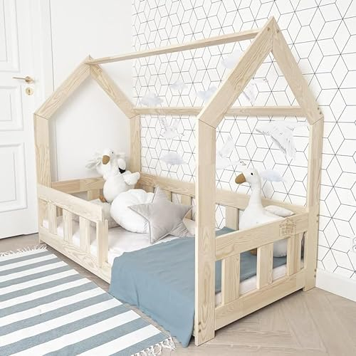 Hausbett 140x200 mit Rausfallschutz Naturholz – Milo - Gemütlich Rausfallschutz Bett für Kinderzimmer - Kinderbett mit Lattenrost - Stabiles Kinderbett Mädchen