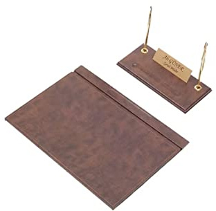 MOOGCO Schreibtisch-Set aus Leder – Schreibtischunterlage – Namensschildhalter mit 2 Stiften – 2 Zubehörteile – Schreibtisch-Organizer (Brown)