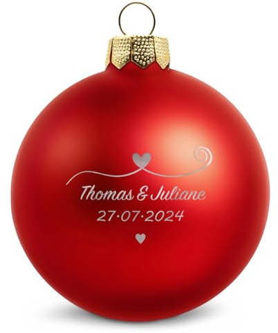 GRAVURZEILE Weihnachtskugel mit Gravur - Paar verliebt - Personalisiert mit Namen & Datum - Geschenk für Paare - Festliche Christbaumkugel als Weihnachtsdeko - Farbe: Rot Matt - Größe: 8 cm