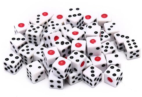 DAGLLGEW Set di Dadi da 50 Pezzi, Dadi in Acrilico a 6 Facce, Mini da 8 mm con Punti Neri e Rossi per Giochi da Tavolo, insegnamento della Matematica, attività, Tema del Casinò, bomboniere del Casinò