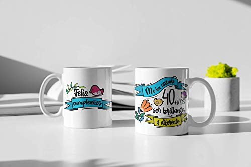 Taza 40 Años “Me ha costado 40 años ser brillante y diferente” – Regalo Original de Cumpleaños | Taza de Cerámica Personalizada | Apta para Microondas y Lavavajillas | 350 ml | Caja Lista para Regalar