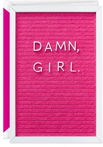 Hallmark Signature 899RZH1072 Tarjeta de cumpleaños para mujer (damn, tablero de letras de niña)