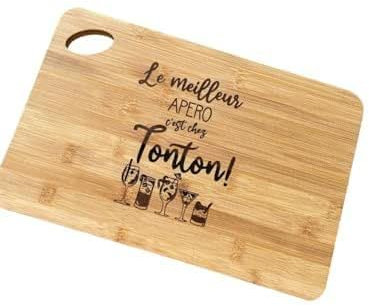 Planche à Découper Personnalisée Le Meilleur Apéro C'est Chez Tonton avec Design de Verres à Cocktail – Cadeau Original pour Tonton, Dimension 20x30cm