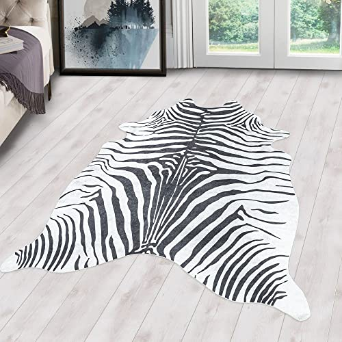 Carpetsale24 Kunstfell Teppich Schwarz-Weiß – 150x200 cm – Waschbar & tierleidfrei – Täuschend echtes Design – rutschfeste Rückseite – Weich & vielseitig für Wohnzimmer, Schlafzimmer & Wanddeko