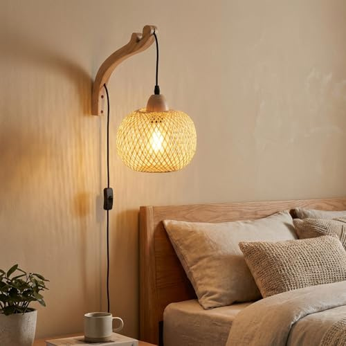 Applique da parete Phuket in vimini e legno con spina. Lampada decorativa per interni in fibre naturali. Stile rustico e moderno. Lampada da parete E27 per soggiorno, camera da letto o scale.