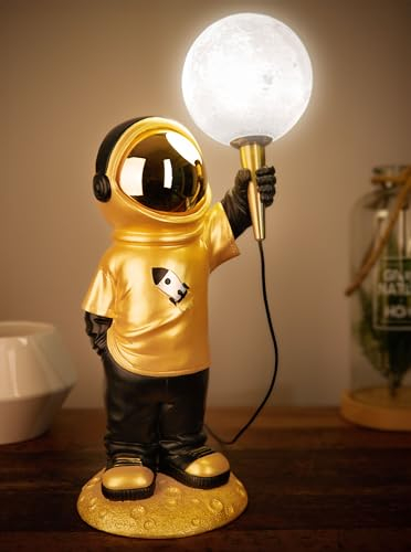 BRUBAKER Astronauten Tischlampe - 46 cm Weltraum Nachttischlampe mit USB-C Stecker - Handbemalte Dekofigur Statue mit Mond Lampe - Gold und Schwarz