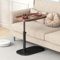 XUDREZ Table d'appoint réglable en forme de C, pivotante à 360°, table d'appoint coulissante en forme de C, petite table basse moderne pour canapé/lit/baignoire, plateau rotatif (couleur noyer)
