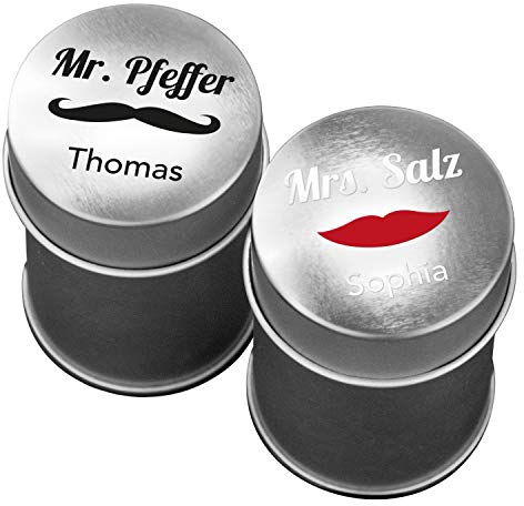 Geschenke 24 Salz- und Pfefferstreuer Set Mr & Mrs: Gewürzstreuer mit Namen bedruckt zur Hochzeit - 2er Set Edelstahl mit Deckel, persönliche Geschenkidee, Hochzeitsgeschenk