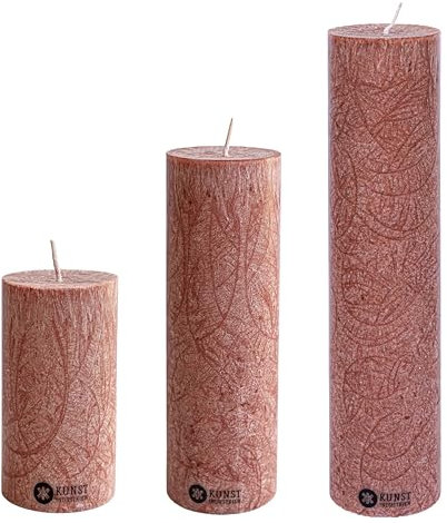 Kunstindustrien® Stumpenkerzen 3er-Set, Handgefertigt in Europa, Vegan– 100% Upcycled Olivenwachs, Kerzen lange Brenndauer 68 Std, Unparfümierte Altarkerzen (3 Stk, Ø 6 cm x H 10, 18, 25 cm, Kastanie)