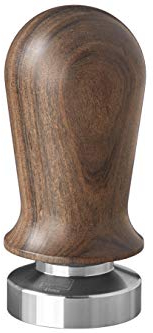 scarlet espresso | Tamper »Perfetto« für Barista; auf 35 lbs Anpressdruck kalibiriert; mit Alu- oder Edelholzgriff und Präzisions-Edelstahlbasis (Sandelholz - Braun, 41 mm)
