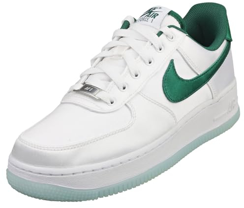 NIKE Damen Air Force 1 07 Fashion Sneaker, weiß / grün, 37.5 EU