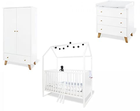 Babyzimmer Möbel Set Kinderzimmer 'Hilda & Pan' breit, mit Hausbett, Wickelkommode und Schrank, weiß