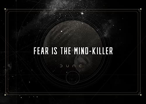 Displate Offiziell Dune MetallPoster Magnetische Befestigung Inklusive Lizenziert Bilder Hochwertiges Poster Dune Quotes - Fear is the mind-killer 67.5 cm x 48 cm