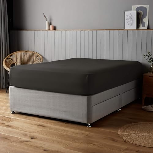 Silentnight Supersoft Natural Fitted Sheet - Cosy & Comfortable Delicate Touch - Luxurious Easy Care Microfibre with Elasticated Corners - Stylish & Modern Mattress Fitted Sheet, Black, Single