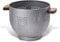 Passoire de Cuisine Avec Manche en Bois et Base Stable, 29 x 22 x 18 cm, Poudre Sûr Alimentaire Enduite, Grande Passoire Métal pour Légumes, Pâtes & Fruits​ (marteau gris)