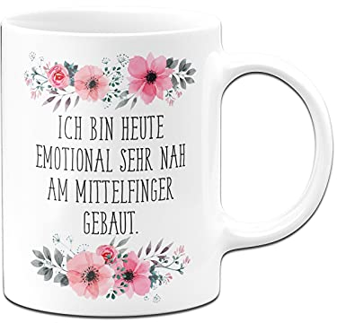 Tassenbrennerei Original - Blümchen Tasse mit Spruch Ich bin heute emotional sehr nah am Mittelfinger gebaut - Kaffeetasse lustig als Geschenk für Kollegin (Weiß)
