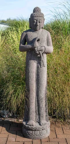 IDYL Lavastein Figur Stehender Buddha | Buddha Figur aus Lava | Handarbeit | Asiatische dekorative Garten Skulptur | Hochwertiges Kunsthandwerk |Aus Blöcken geschlagen | Wetterfest | schwarz