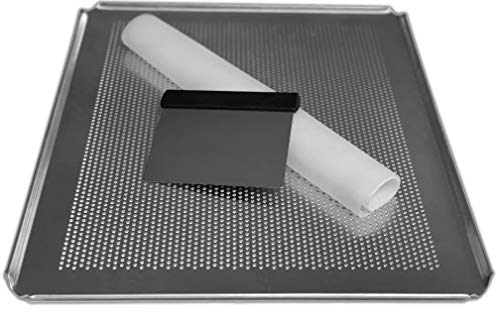 LEHRMANN Juego de 3 piezas para hornear – Bandeja para hornear 45 x 35 cm perforada, alfombrilla de silicona, espátula de acero inoxidable para hornear pizza en casa