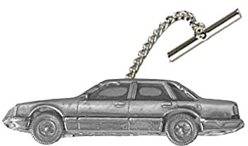 RefA30 Krawattennadel mit Kette, 4-türig, 3D-Zinn-Effekt, Auto-Design auf einem Reißzweck, mit Kette