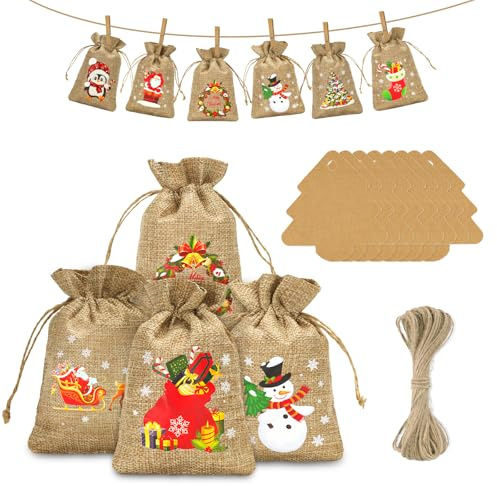 jijAcraft 13 x 18cm Adventskalender Jutesäckchen: 24 Stück Weihnachtsbeutel | Geschenksäckchen Set mit Tannenbaum-Anhängern und 10 m Schnur zum Befüllen mit Weihnachtsmotiven für Kinder und Familien