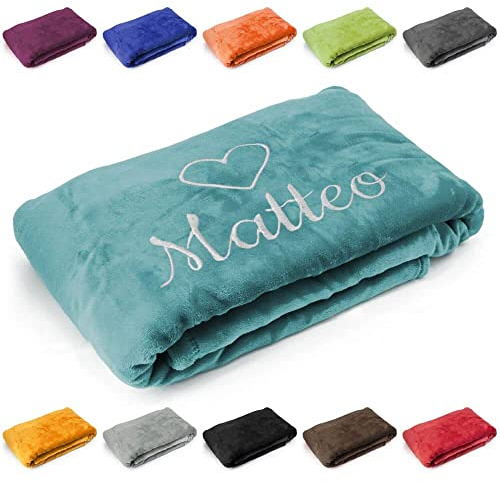 Kuscheldecke 'Herz' mit Name oder Wunschtext Bestickt, Geschenk zu Valentinstag, Geburtstag, Hochzeitstag, 200cm x 150cm extra weiche und gemütliche Sofadecke/Wohndecke, hochwertiges Fleece (Petrol)