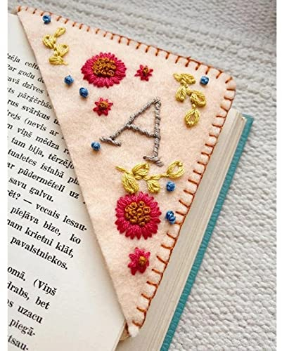 Personalisiertes handbesticktes Eck-Lesezeichen, handgenähte Filz-Eck-Buchstabe-Lesezeichen, Filz-Dreieck-Lesezeichen, niedliche Blumen-Buchstaben-Lesezeichen für Buchliebhaber