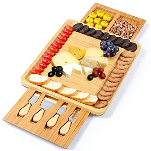 TRoki Set tagliere per formaggi in bambù con 4 coltelli - Elegante vassoio da portata con doppio cassetto - Perfetto per salumi e intrattenimenti