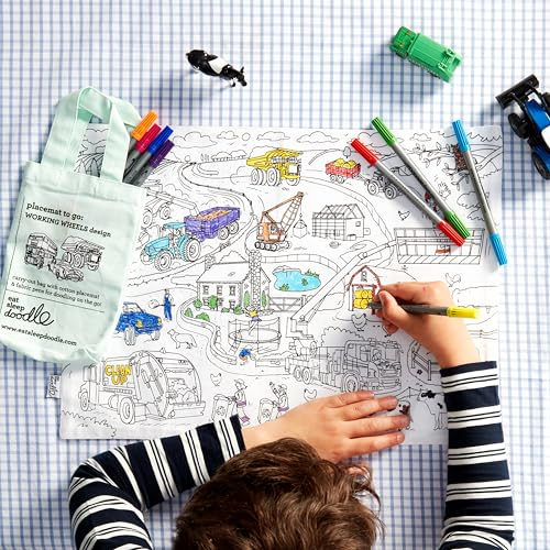 eatsleepdoodle Autos, LKWs und Traktoren-Tischset zum Ausmalen in Seiner eigenen Baumwoll-Tragetasche, waschbar und wiederverwendbar, inkl. 10 auswaschbare Stifte, 47x33cm, 100% Baumwolle