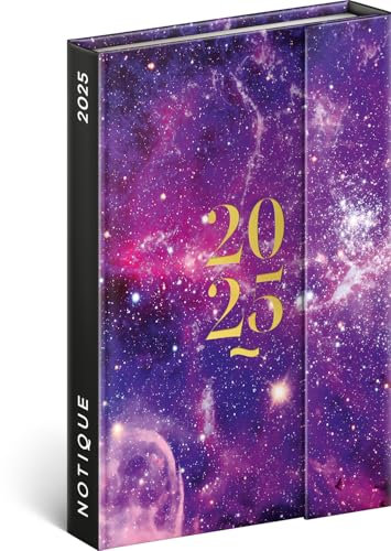 NOTIQUE Taschenkalender 2025 ca. A6, Terminplaner mit Magnetverschluss, Terminkalender, Wochenplaner, Buchkalender, Hardcover Wochenkalender (Galaxy)