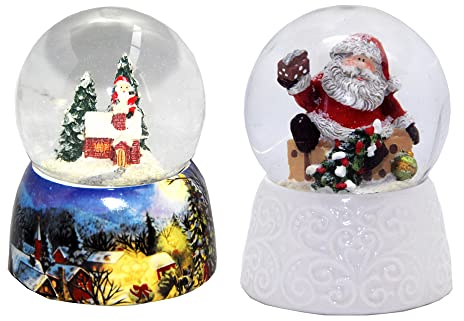 2-86x-82bx2er-Set Schneekugel Weihnacht Schneemann auf nostalgischem Sockel mit Geschenk und Winterhütte 65mm Durchmesser - kleine Luftblase