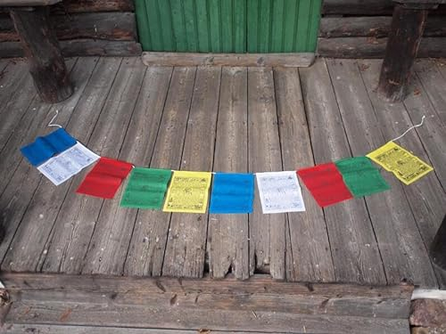 Traditionelle Tibetische Gebetsfahne Größe L in den Farben der fünf Elemente: Feuer, Erde, Wasser, Luft und Raum. Die Gebetsfahne besteht aus 10 ... Einzelfahnen.: 100% Handarbeit aus Nepal