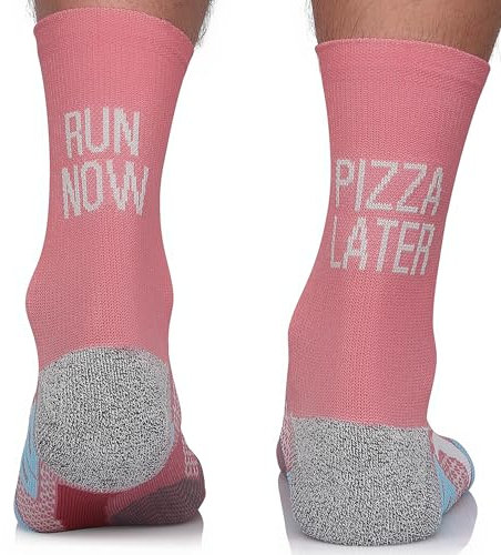 TODO RUNNING RAID CREW Laufsocken mit Lustige Aufschrift, Anti Blasen Socken, Running Socks Men. Bunte Sport Socken Damen 39-42, Laufsocken Herren (Run now Pizza later, 39-42)