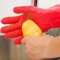 HUFFA Geschälte Kartoffelhandschuhe Küchengemüse Kratzen von Fischschuppen Reinigungshandschuhe rutschfeste Silikonhandschuhe Küchenwerkzeugzubehör (Color : Red Right)