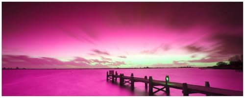 Wallario Küchenrückwand selbstklebend 115 x 50 cm, Motiv: Steg bei Abenddämmerung -Himmel bei Nacht Lila gefärbt | Spritzschutz abwischbar & pflegeleicht