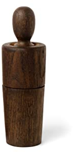 Spring Copenhagen Mini Mr. Pepper - Charmanter Pfefferstreuer | 6 x 6 x 18 cm | Küche & Esstisch | Holz (FSC-Eiche) | Designer-Kollektion | Design von mencke&vagnby | Ausgewählte Designgeschenke