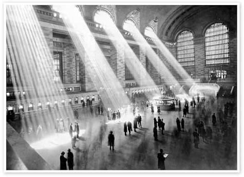 Posterlounge Sonnenstrahlen in der Grand Central Station Poster | 40 x 30 cm Schwarz-Weiß Wandbilder Wanddeko