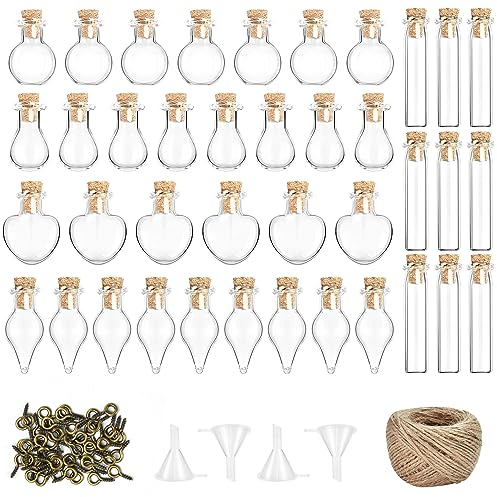 Kleemeiero 50 PZS Mini Botellas de Cristal con Tapón Corcho Botes Cristal Pequeños Botellas de Vidrio con Colgante Metal y Embudo Botecitos de Cristal para DIY, Decoración, Invitados Bodas (5 Estilos)