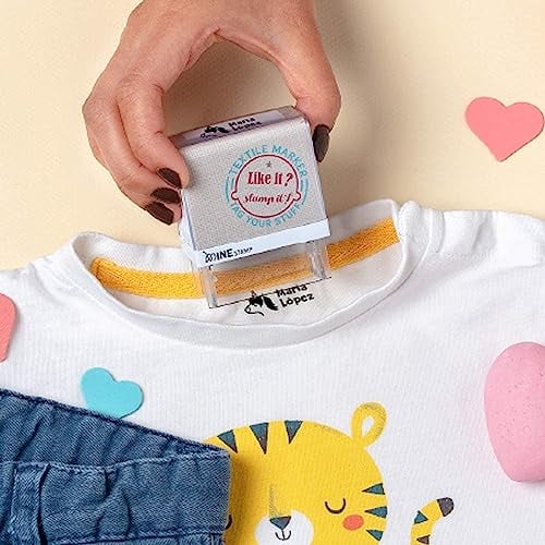 Namensstempel Kinder Textil Stamp by Me | Personalisierter Stempel für Kleidung | Wasserfester Stempel mit permanenter Tinte | 9 Designs mit Cartoon | Name personalisieren, Gummi, Schwarz