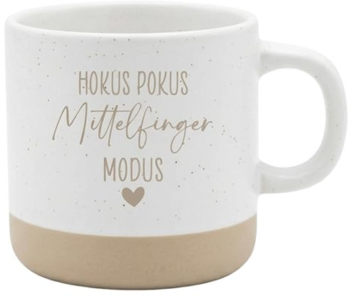 Lustige Tasse „Hokus Pokus Mittelfinger Modus“ – Freche Kaffeetasse mit Spruch – Humor Keramik Tasse 360 ml – Witziges Geschenk für Freunde, Kollegen Büro, Geburtstag, Wichtelgeschenk, Spaßgeschenk