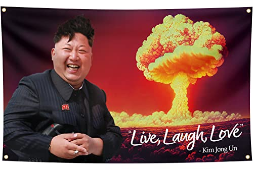 KASKANA Kim Jong Un Live Laugh Love Flagge (1.5 mx0.9 m) – lustige Meme-Flagge für Schlafzimmer oder Studentenwohnheim – Nuklear-Explosions-Hintergrund mit 4 Messinglöchern – Digitaldruck – Doppelnaht