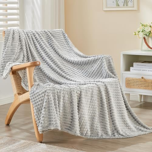 EMME Fleece Throw Blanket for Sofa, Soft, Fluffy, 150 x 200cm, 3D Touch Experience, Warm Cozy Throw, Versatile Single Flannel Blanket for Bed, Couch, Sofa, Armchairs, Light Grey