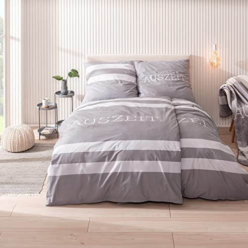 MTOnlinehandel TRAUMHELDEN Auszeit Bettwäsche 135x200 - Schriftzug Auszeit grau gestreift, Kissen-Bezug 80x80 + Bett-Bezug 135x200 cm, 100% Baumwolle