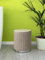 RATTATAN Ruby - Pouf Hocker, Sitzhocker mit gestepptem Samtbezug und verchromter Basis, luxuriös und komfortabel (Silber, Samt Beige)