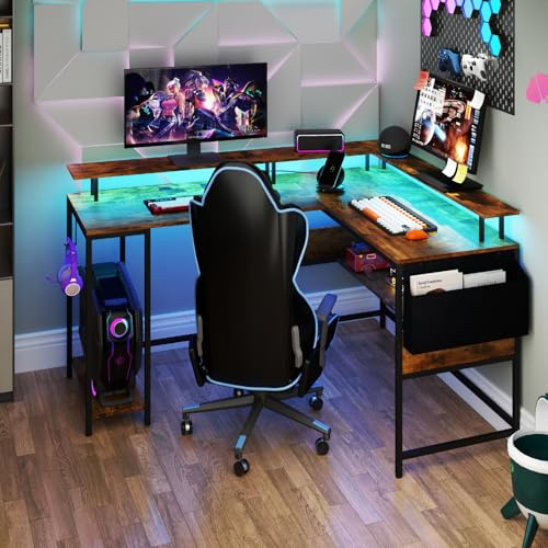 GIANTEX Bureau Gaming 146 x 115 cm en Forme de L, Bureau Angle avec Éclairage LED, Station de Charge, Support d'Écran, Sac de Rangement, Support Casque, Table Gaming pour Jouer, Étudier, Marron