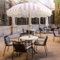 2m Sombrilla Grande De Rayas Blancas Y Rosas, Inclinable, Mástil De Madera + Sombrilla De Playa con Borlas + Somba + Resistente A La Lluvia, Jardín Cafetería Terraza Balcón Sombrilla Vintage Plegable