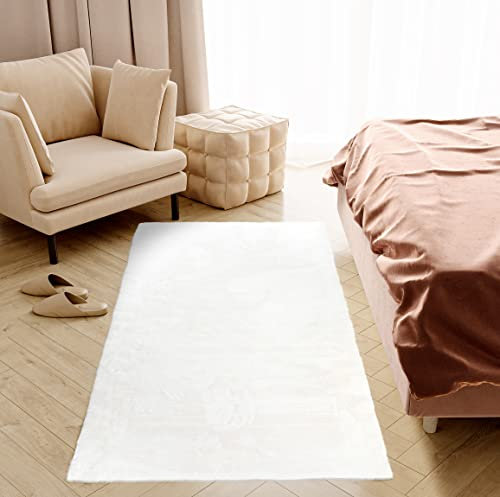 TAPISO Kunstfell Teppich Lammfell Schafffell Fellteppich Fellimitat Weiß Flauschig Wohnzimmer Schlafzimmer Bettvorleger Modern 80 x 200 cm